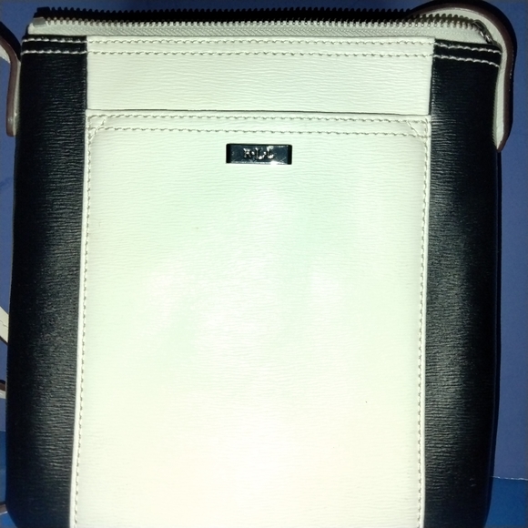 Ralph Lauren cross body bag. - Picture 2 of 6